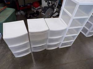 lot 34 image: 4 Plastic Dressers