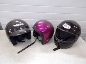 lot 40 image: 3 Helmets