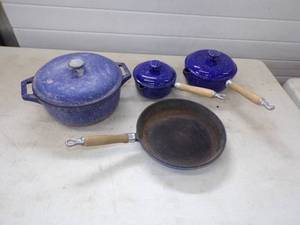 lot 41 image: Enamel Cast Iron Pot Set Classic Gourmet