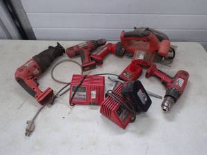 lot 44 image: 18v Milwaukee Cordless Tool Set