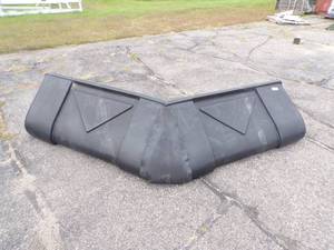 lot 64 image: 8 V Nose Snow and Mud Trailer Guard