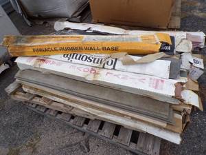 lot 66 image: 4 Rubber Wall Base assorted Colors