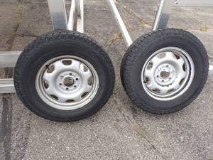 lot 85 image: Pair of Rims with LT24570R17 Tires