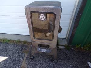 lot 10 image: Pit Boss Electric Smoker