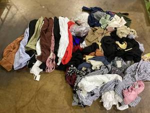 lot 301 image: Various Men And Womens Clothing
