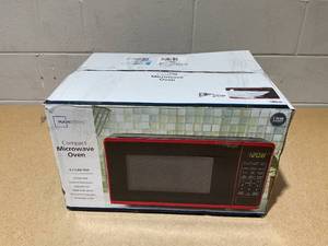 lot 211 image: Mainstays 0.7 Cu ft Countertop Microwave Oven, 700 Watts, Red