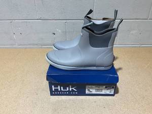lot 292 image: Huk Rogue Wave Boots- Size 12