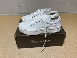 lot 297 image: Ariat Womens Skylar Shoe- Size 7.5