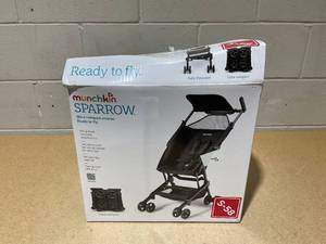 lot 21 image: Munchkin Sparrow Ultra Compact Travel Stroller
