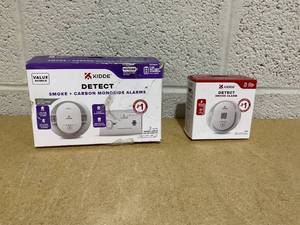 lot 387 image: LOT OF 2 Kidde SmokeSmoke Carobn Monoxide Alarms
