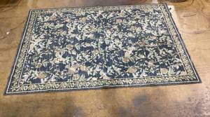 lot 421 image: 7x5 Area Rug