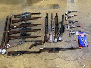 lot 196 image: LOT OF Toy Guns