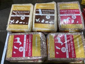 lot 197 image: LOT OF 5 Vibrant Life Pet Bedding
