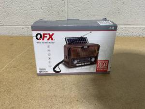 lot 152 image: QFX Solar Rechargeable Radio