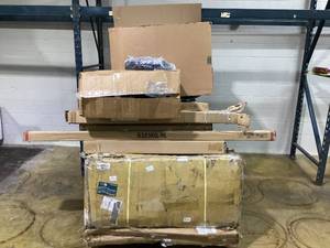 lot 900 image: Wholesale Pallet of Miscellaneous Items
