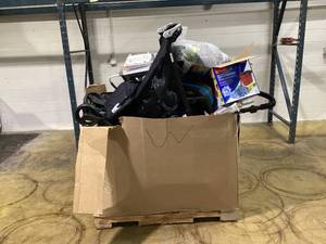 lot 903 image: Wholesale Pallet of Miscellaneous Items
