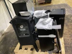 lot 907 image: Wholesale Pallet of Masterbuilt Smokers
