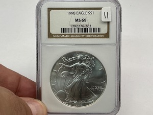 lot 11 image: 1998 NGC ASE MS69