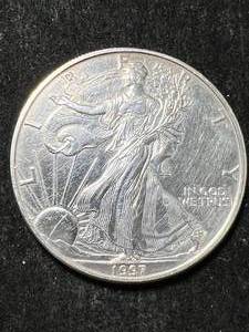 lot 36 image: 1997 AMERICAN SILVER EAGLE 1 TROY OZ .999 FINE SILVER