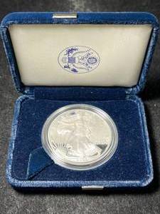 lot 78 image: 2005 PROOF AMERICAN SILVER EAGLE IN ORIGINAL MINT BOX