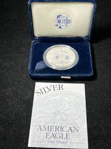lot 79 image: 2002 PROOF AMERICAN SILVER EAGLE IN ORIGINAL MINT BOX
