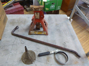 lot 11 image: Garage Items