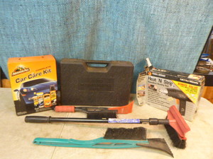 lot 12 image: Garage Items