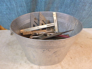 lot 23 image: Garage Tools
