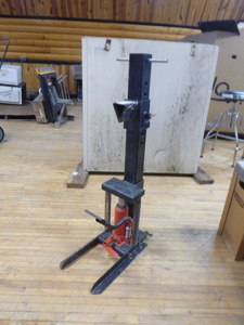 lot 34 image: Foot Operated Log Splitter