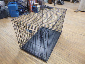 lot 44 image: Life Stages Collapsible Dog Kennel