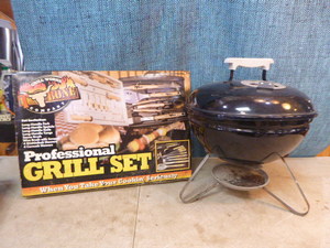 lot 48 image: Grill and Grill Set