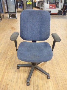lot 65 image: Office Chair