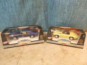 lot 77 image: 2 Ertl American Muscle Die-Cast Cars
