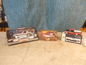 lot 78 image: 3 Die-Cast Cars