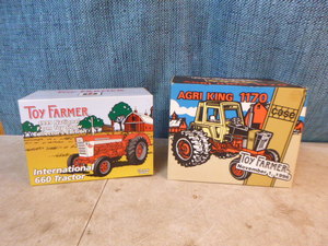 lot 80 image: 2 Ertle Die-Cast Tractors