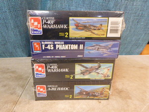 lot 89 image: 4 Ertl AMT Airplane Model Kits