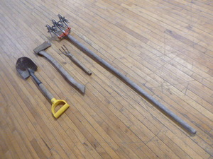 lot 138 image: Lawn and Garden Tools