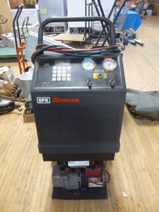 lot 4 image: Robinair Series 34700 R-134A AC RecoveryRecyclingRecharging Unit