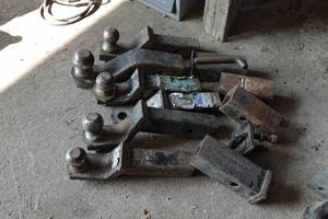 lot 369 image: Assorted Hitches - 1-78-2-516