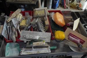 lot 414 image: Assorted Concrete Finishing Tools