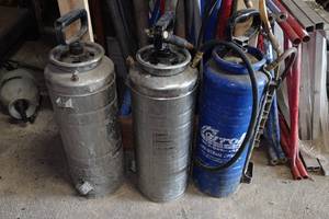 lot 437 image: Metal Pressure Spray Cans
