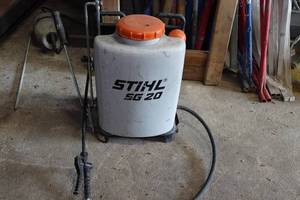 lot 438 image: Stihl SG-20 Backpack Sprayer