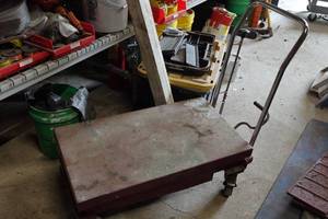 lot 464 image: High Lift Hydraulic Table Cart