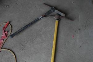 lot 499 image: 2 Pick Axes