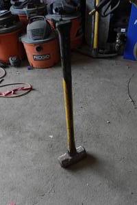 lot 500 image: Yardworks Sledgehammer