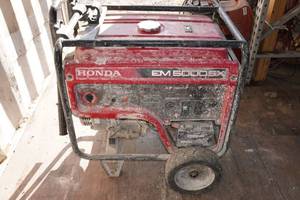 lot 149 image: Honda EM 5000SX 5000 Watt Gas Generator