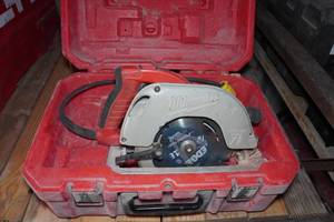 lot 283 image: Milwaukee 7-14 Tilt-Lok Circular Saw