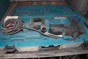 lot 276 image: Makita HM1214C AVT Demolition Hammer