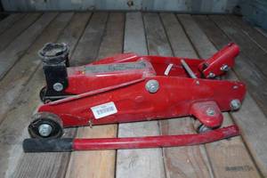 lot 294 image: Small Floor Jack