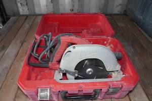 lot 295 image: Milwaukee 7-14 Tilt-Lok Circular Saw
